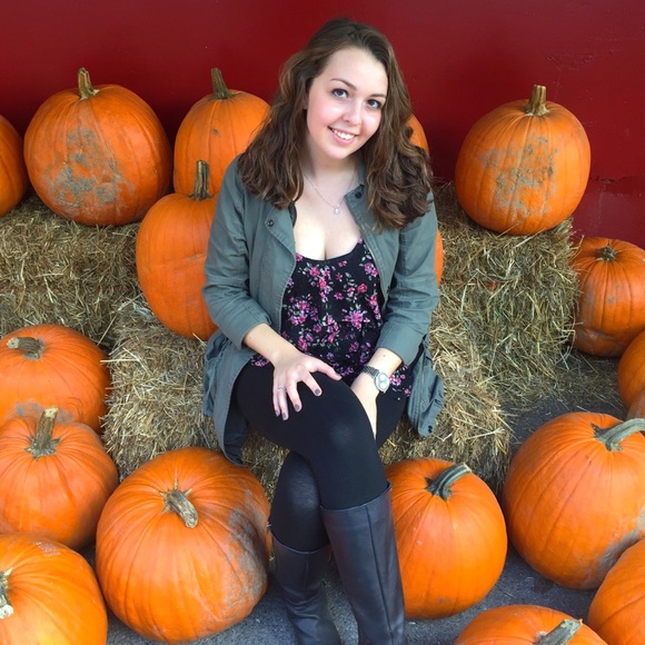 Meet your Posher, Kiersten - Picture 5 of 6